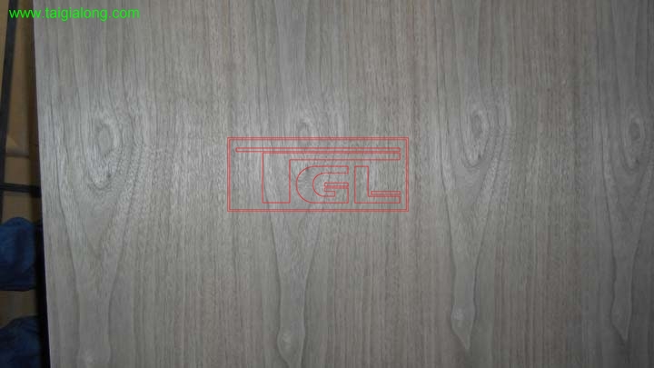 Bàn giao đơn hàng tấm da cửa MDF 5mm phẳng phủ Veneer óc chó cho đơn vị sản xuất tại Bắc Từ Liêm