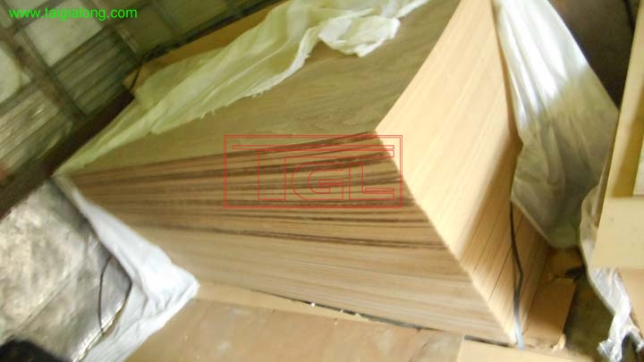 Bàn giao đơn hàng tấm da cửa MDF 5mm phẳng phủ Veneer óc chó cho đơn vị sản xuất tại Bắc Từ Liêm
