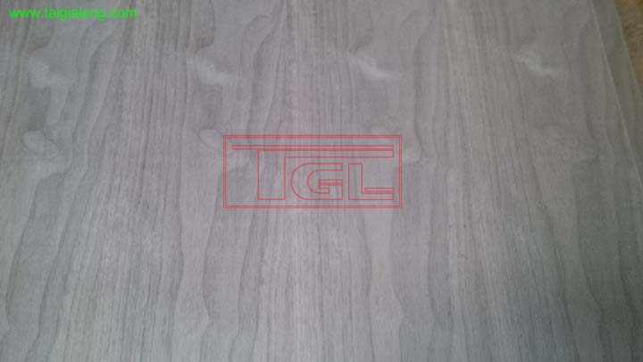 Bàn giao đơn hàng tấm da cửa MDF 5mm phẳng phủ Veneer óc chó cho đơn vị sản xuất tại Bắc Từ Liêm