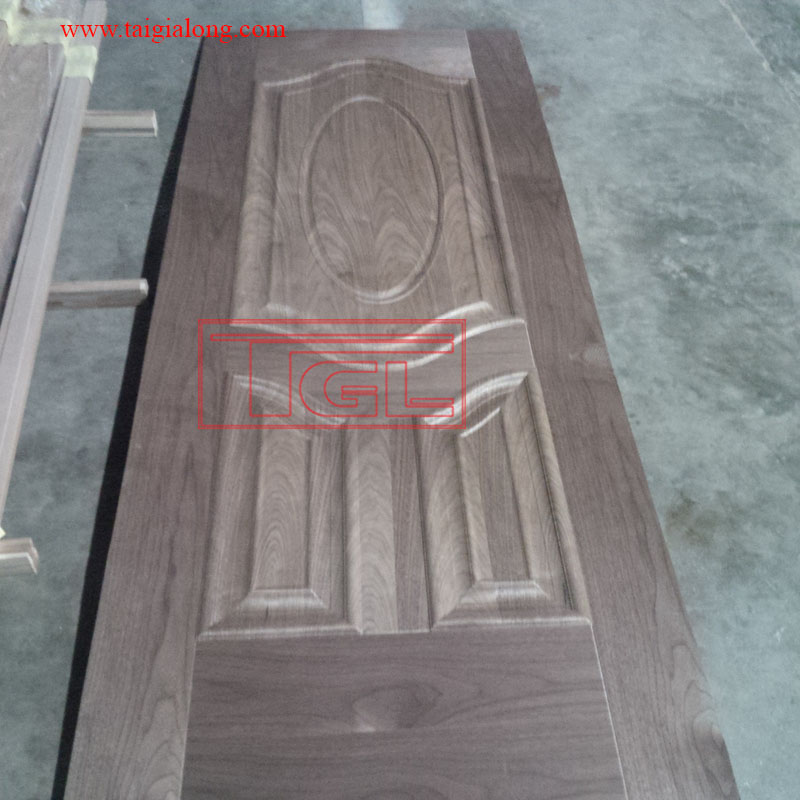Bàn giao đơn hàng Tấm HDF Veneer đường soi nổi tại Bình Dương.