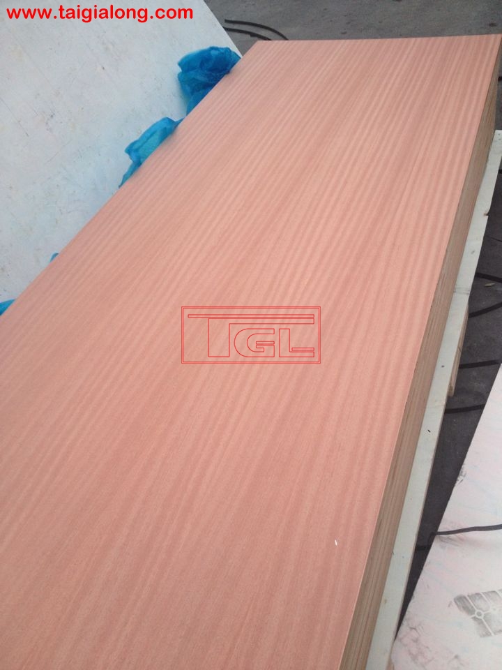 Tấm MDF 5mm Veneer Sapele