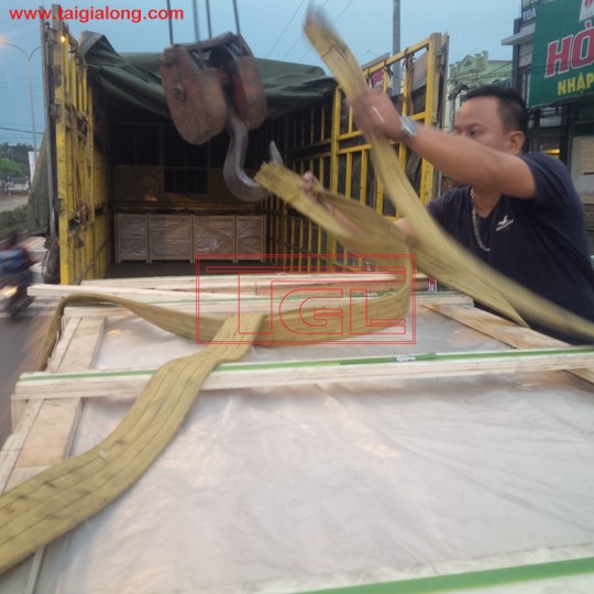 Bàn giao đơn hàng tấm da cửa 2 Pano phủ veneer Ash - Tần bì cho đơn vị sản xuất cửa gỗ công nghiệp tại Thạch Thất, Hà Nội.